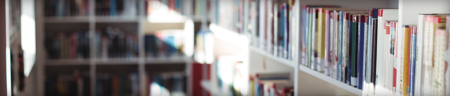 책이 꽂혀져있는 책장 이미지